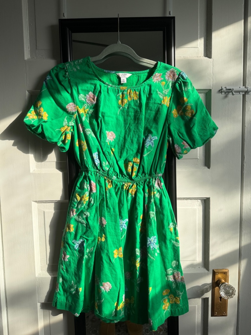 crown & ivy Green Floral Elastic-Waist Casual Dress with Puff Sleeves